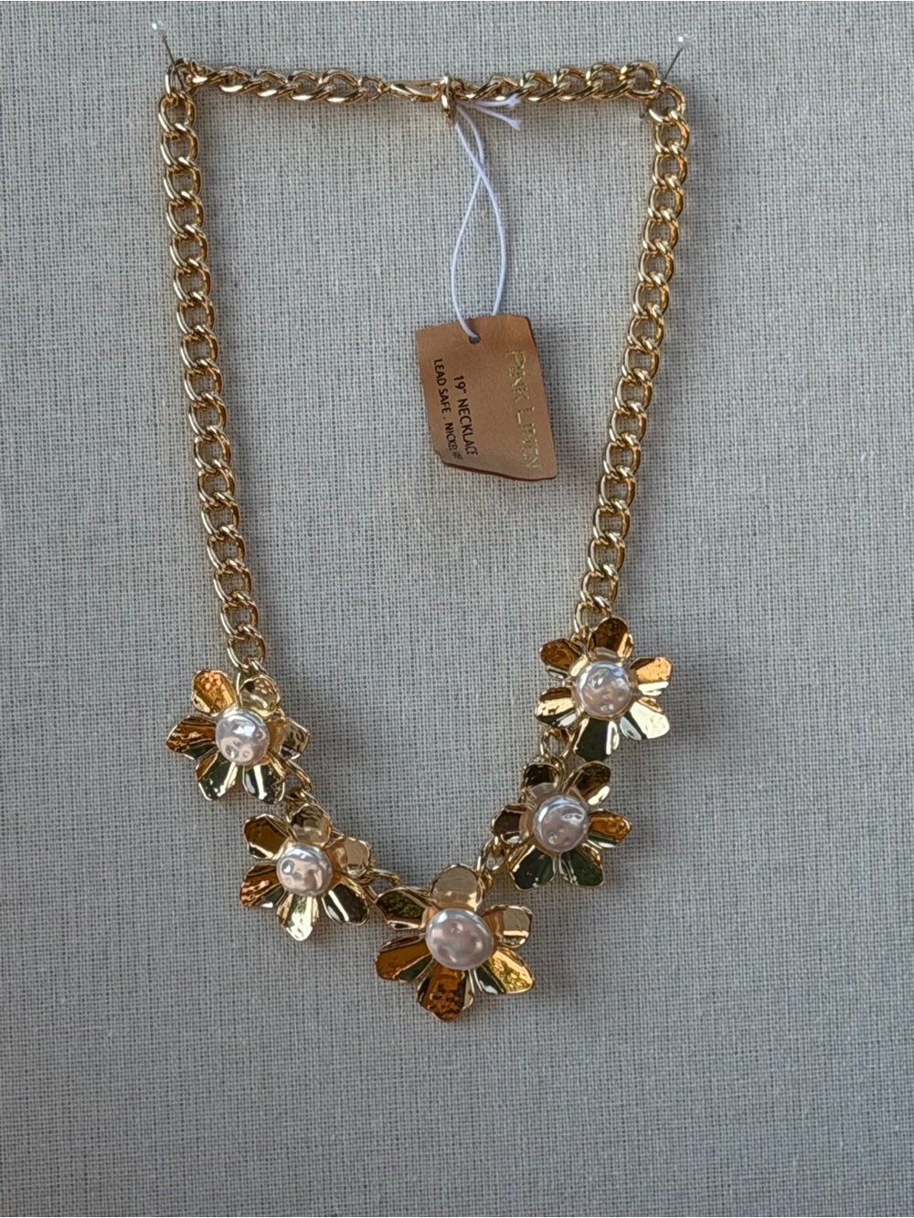 Pink Linen NWT Chunky Gold Tone Floral Necklace with Faux Pearl Centers (J049) - Picture 2 of 7